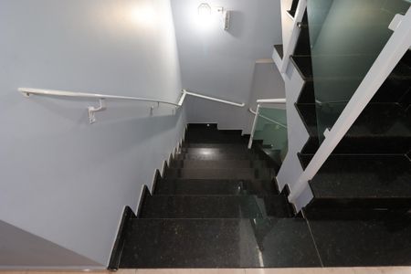 Casa à venda com 152m², 3 quartos e 2 vagasEscada para o segundo piso