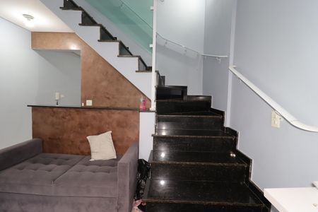 Casa à venda com 152m², 3 quartos e 2 vagasEscada para o segundo piso