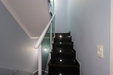 Casa à venda com 152m², 3 quartos e 2 vagasEscada para a cobertura