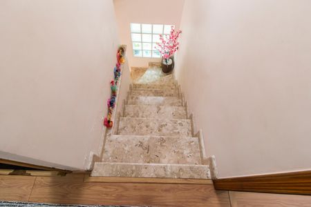 Casa de condomínio à venda com 125m², 2 quartos e 2 vagasEscada