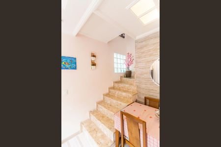 Casa de condomínio à venda com 125m², 2 quartos e 2 vagasEscada