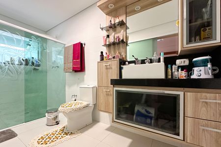 Casa à venda com 448m², 6 quartos e 3 vagas Casa à venda com 448m², 6 quartos e 3 vagasBanheiro da Suíte - Casa 1