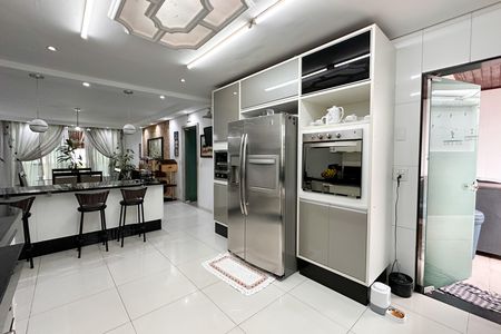 Casa à venda com 448m², 6 quartos e 3 vagas Casa à venda com 448m², 6 quartos e 3 vagasCozinha - Casa 1