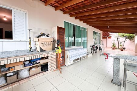 Casa à venda com 448m², 6 quartos e 3 vagas Casa à venda com 448m², 6 quartos e 3 vagasÁrea gourmet - Casa 1