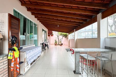 Casa à venda com 448m², 6 quartos e 3 vagas Casa à venda com 448m², 6 quartos e 3 vagasÁrea gourmet - Casa 1