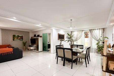 Casa à venda com 448m², 6 quartos e 3 vagas Casa à venda com 448m², 6 quartos e 3 vagasSala de Jantar - Casa 1