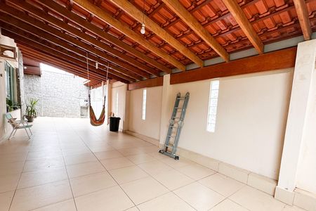 Casa à venda com 448m², 6 quartos e 3 vagas Casa à venda com 448m², 6 quartos e 3 vagasGaragem - Casa 1
