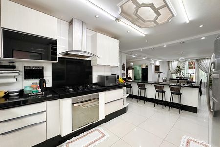 Casa à venda com 448m², 6 quartos e 3 vagas Casa à venda com 448m², 6 quartos e 3 vagasCozinha - Casa 1