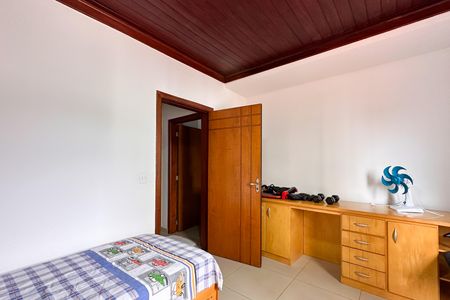 Casa à venda com 448m², 6 quartos e 3 vagas Casa à venda com 448m², 6 quartos e 3 vagasQuarto 2 - Casa 1