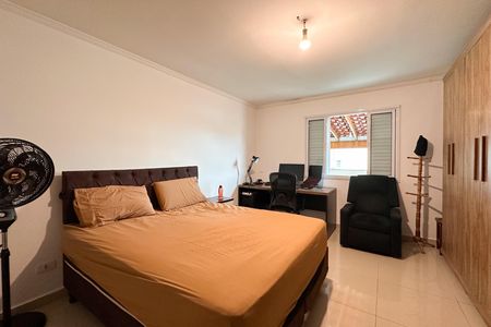 Casa à venda com 448m², 6 quartos e 3 vagas Casa à venda com 448m², 6 quartos e 3 vagasQuarto 1 - Casa 1