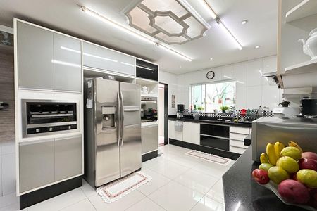 Casa à venda com 448m², 6 quartos e 3 vagas Casa à venda com 448m², 6 quartos e 3 vagasCozinha - Casa 1