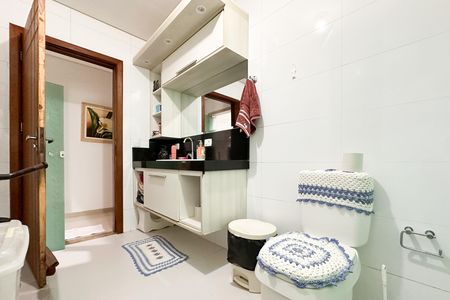 Casa à venda com 448m², 6 quartos e 3 vagas Casa à venda com 448m², 6 quartos e 3 vagasBanheiro Social - Casa 1