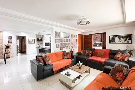 Casa à venda com 448m², 6 quartos e 3 vagas Casa à venda com 448m², 6 quartos e 3 vagasSala - Casa 1