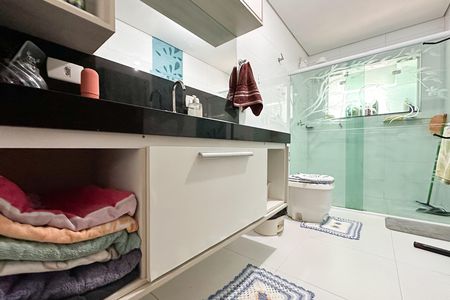 Casa à venda com 448m², 6 quartos e 3 vagas Casa à venda com 448m², 6 quartos e 3 vagasBanheiro Social - Casa 1