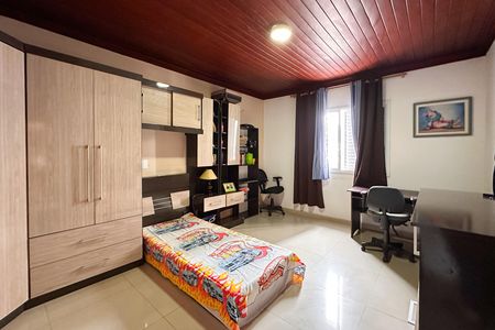 Casa à venda com 448m², 6 quartos e 3 vagas Casa à venda com 448m², 6 quartos e 3 vagasQuarto 3 - Casa 1