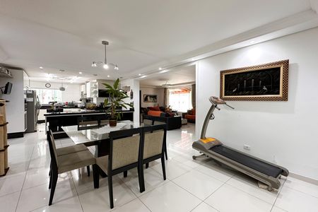 Casa à venda com 448m², 6 quartos e 3 vagas Casa à venda com 448m², 6 quartos e 3 vagasSala de Jantar - Casa 1