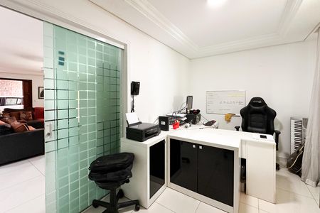 Casa à venda com 448m², 6 quartos e 3 vagas Casa à venda com 448m², 6 quartos e 3 vagasEscritório - Casa 1