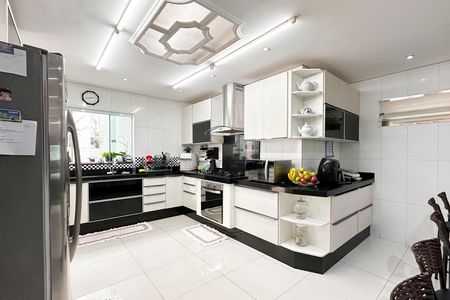 Casa à venda com 448m², 6 quartos e 3 vagas Casa à venda com 448m², 6 quartos e 3 vagasCozinha - Casa 1