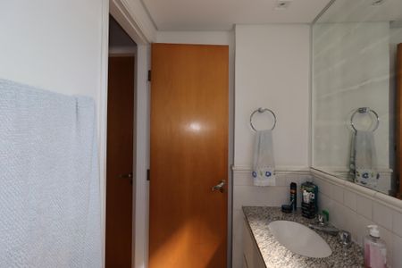Apartamento à venda com 57m², 1 quarto e 2 vagasBanheiro