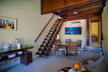 Casa à venda com 432m², 3 quartos e 2 vagasSala