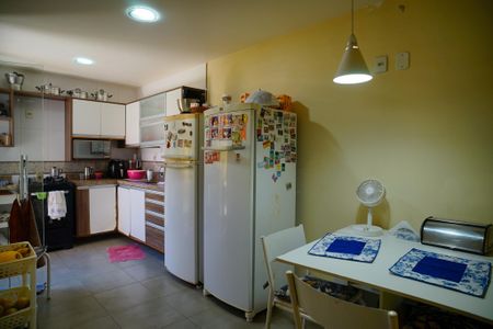 Casa à venda com 432m², 3 quartos e 2 vagasCozinha