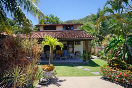 Casa à venda com 432m², 3 quartos e 2 vagasFachada