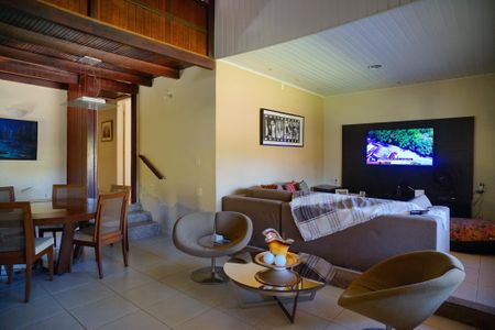 Sala de casa à venda com 3 quartos, 432m² em Maravista, Niterói