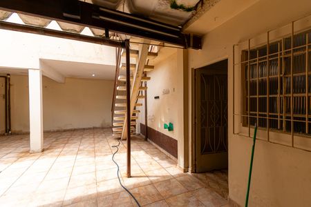 Casa para alugar com 320m², 4 quartos e 5 vagasQuintal