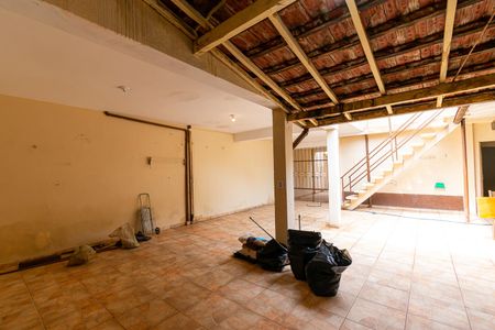 Casa para alugar com 320m², 4 quartos e 5 vagasQuintal