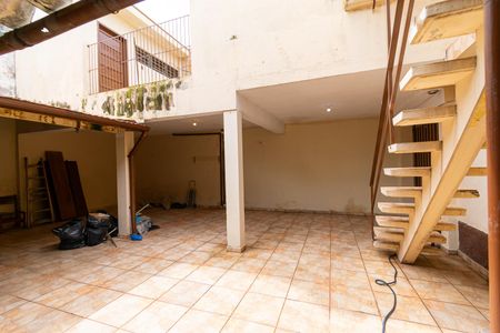 Casa para alugar com 320m², 4 quartos e 5 vagasQuintal