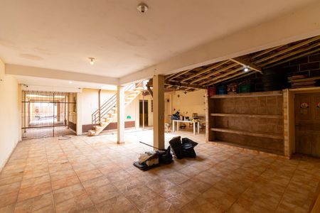 Casa para alugar com 320m², 4 quartos e 5 vagasQuintal