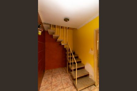 Casa para alugar com 320m², 4 quartos e 5 vagasEscada