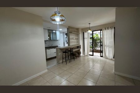 Sala de apartamento para alugar com 2 quartos, 68m² em Recreio dos Bandeirantes, Rio de Janeiro