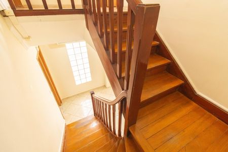 Casa à venda com 150m², 2 quartos e 1 vagaEscadas