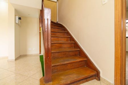 Casa à venda com 150m², 2 quartos e 1 vagaEscadas