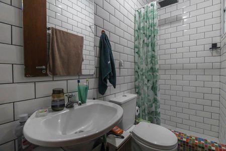 Casa de condomínio à venda com 123m², 2 quartos e 2 vagasBanheiro da Suíte 1