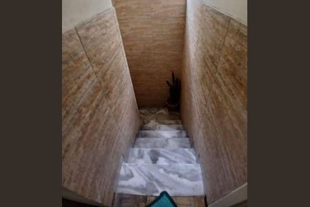 Casa à venda com 125m², 3 quartos e 2 vagasEscada