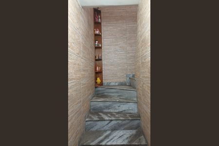 Casa à venda com 125m², 3 quartos e 2 vagasEscada