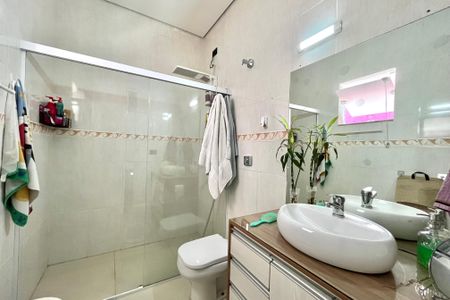 Casa à venda com 350m², 3 quartos e 2 vagasBanheiro da Suíte 1