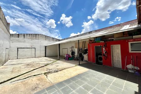 Casa à venda com 350m², 3 quartos e 2 vagasQuintal