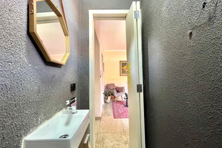 Casa à venda com 350m², 3 quartos e 2 vagasLavabo