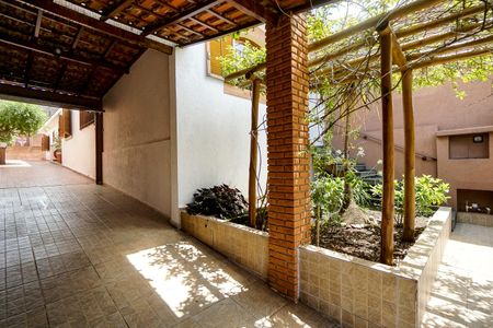 Casa à venda com 143m², 3 quartos e 4 vagas Casa à venda com 143m², 3 quartos e 4 vagasGaragem