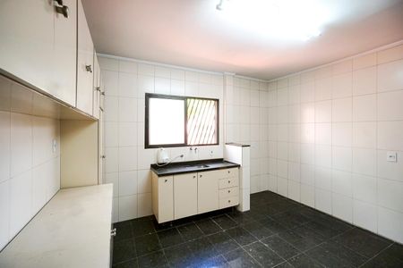 Casa à venda com 143m², 3 quartos e 4 vagas Casa à venda com 143m², 3 quartos e 4 vagasCozinha