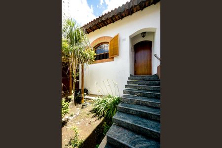 Casa à venda com 143m², 3 quartos e 4 vagas Casa à venda com 143m², 3 quartos e 4 vagasEntrada