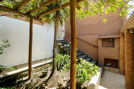 Casa à venda com 143m², 3 quartos e 4 vagas Casa à venda com 143m², 3 quartos e 4 vagasEntrada