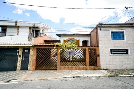 Casa à venda com 143m², 3 quartos e 4 vagas Casa à venda com 143m², 3 quartos e 4 vagasFachada
