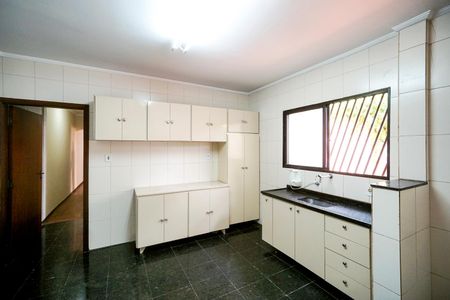 Casa à venda com 143m², 3 quartos e 4 vagas Casa à venda com 143m², 3 quartos e 4 vagasCozinha