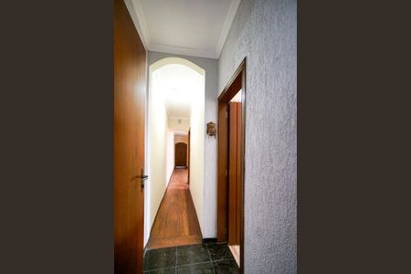 Casa à venda com 143m², 3 quartos e 4 vagas Casa à venda com 143m², 3 quartos e 4 vagasHall do banheiro