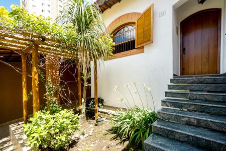 Casa à venda com 143m², 3 quartos e 4 vagas Casa à venda com 143m², 3 quartos e 4 vagasEntrada