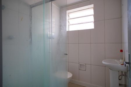 Banheiro de apartamento para alugar com 1 quarto, 42m² em Jardim Dona Leopoldina, Porto Alegre